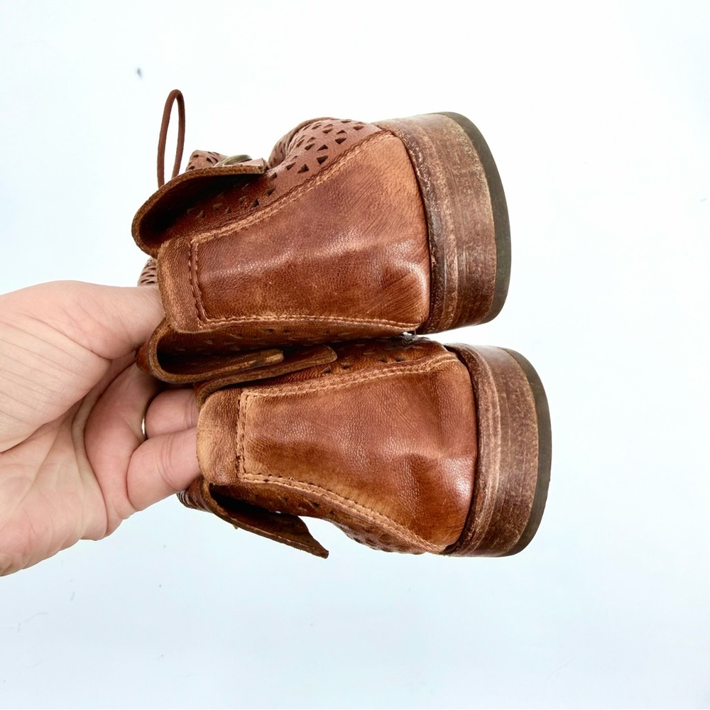 PATRICIA NASH Sabrina Perforated Leather Lace Up Ankle Booties Tan 9 - Picture 10 of 10